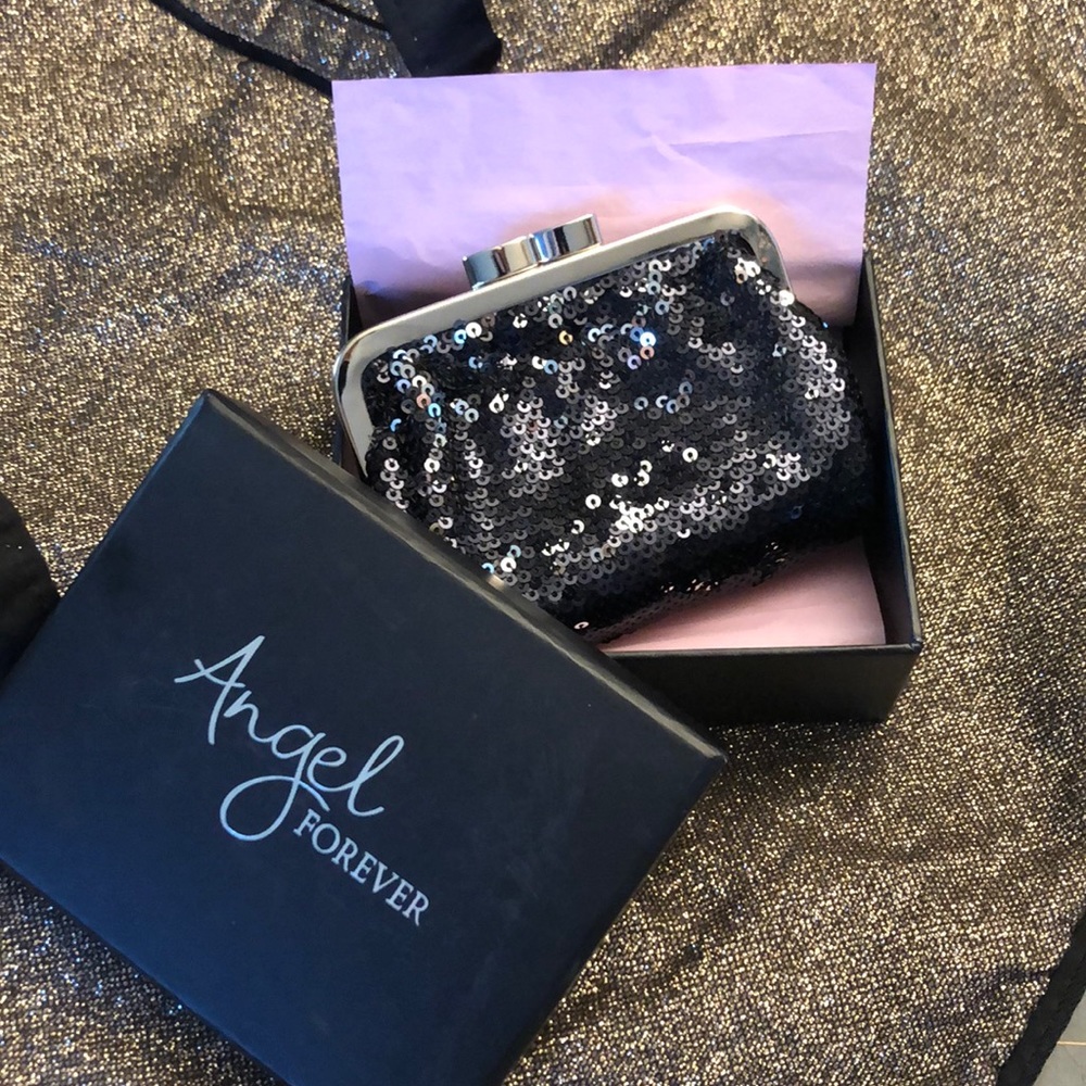 VS // sequin coin purse